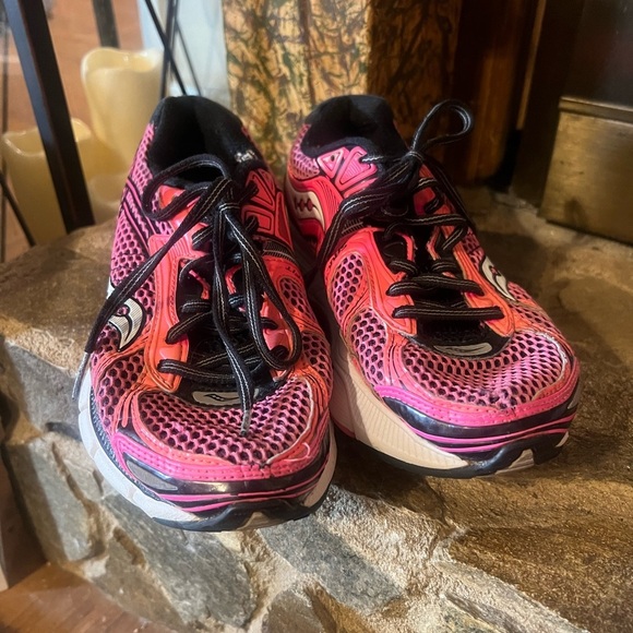 Women’s Saucony Hurricane 14 Running Shoes Size 6 - Picture 2 of 9